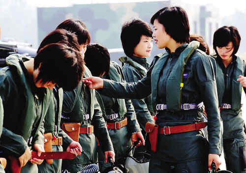 空军第九批女飞行员将参加九三阅兵空军第九批女飞行员将参加九三阅兵，展翅飞翔，展现新时代风采
